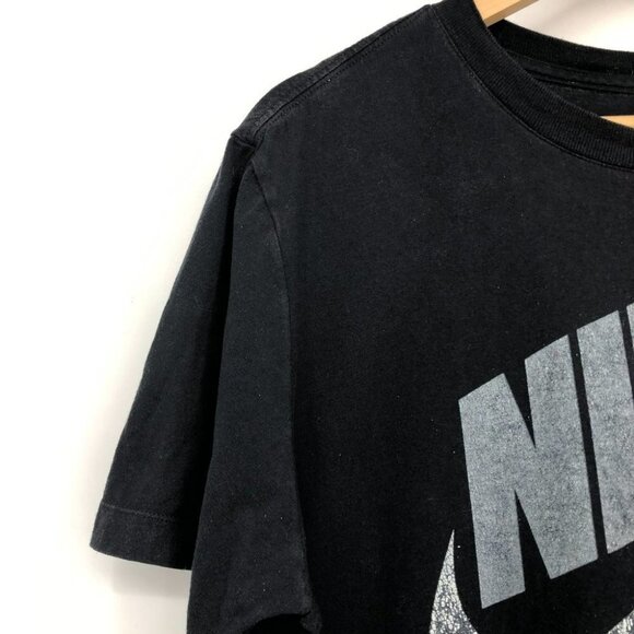 The Nike Tee Black Nike swoosh graphic T-Shirt Medium - Picture 9 of 15